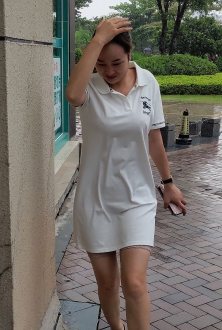 蕾丝肉丝美少妇看到我的镜头有点不好意思了