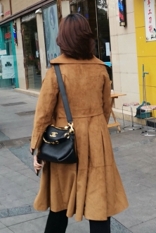 街拍穿风衣的美女图片