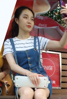 喜欢自拍的美女都比较自信
