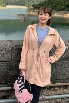 美女水库郊游玩自拍