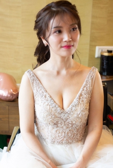 丰满迷人的新娘子
