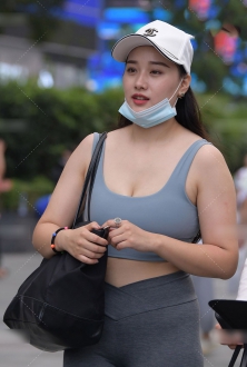喜欢这种壮实身材的美女
