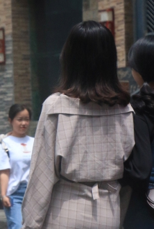 成都春熙路街拍长裙美少妇