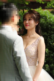 丰满迷人的新娘子写真图片