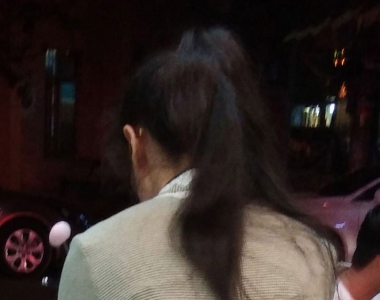 街拍国潮风豆绿色旗袍美女写真
