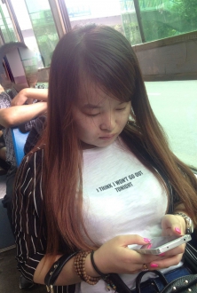 公车上的美女真的好大