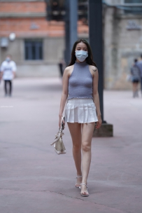迷人的百褶裙女孩高清写真