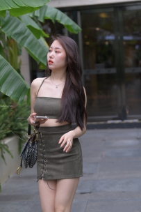时尚抹胸装性感美女写真