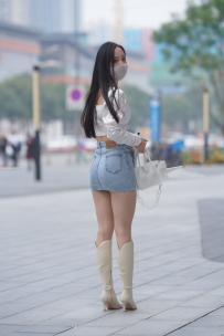 牛仔裙美女高清写真