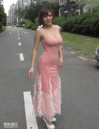 极品身材美熟女吊带性感