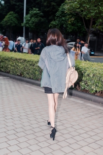 动漫展上的黑裙肉丝小妹摄趣事