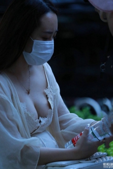 居然没有乳贴，性感街拍
