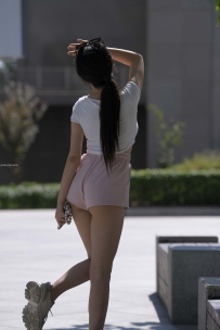粉色性感高清热裤美少女