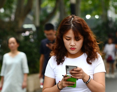 街拍美女第一眼你就会爱上她的身材