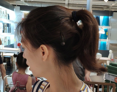 条纹T恤更显丰满