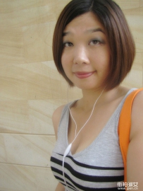性感低胸丰满美熟女自拍