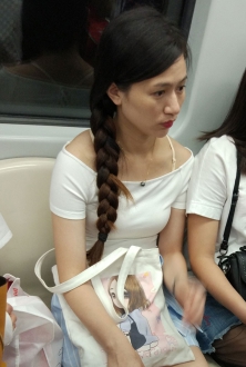 地铁女人