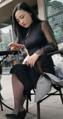 街拍黑色职业套装黑丝美女
