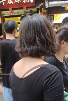 黑色大u领短袖配黑色长裙美女2