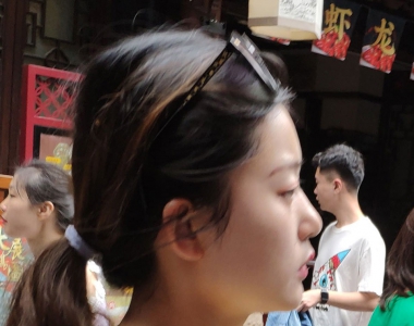 黄色真的很亮眼