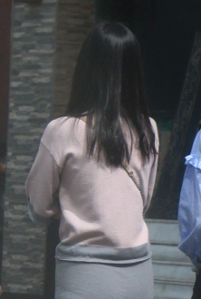 成都太古里丰满灰色长裙美少妇