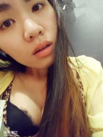 有小酒窝的美女