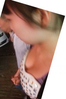 与丰满熟女擦肩而过