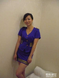 少妇入职洗浴中心第一天穿职业装