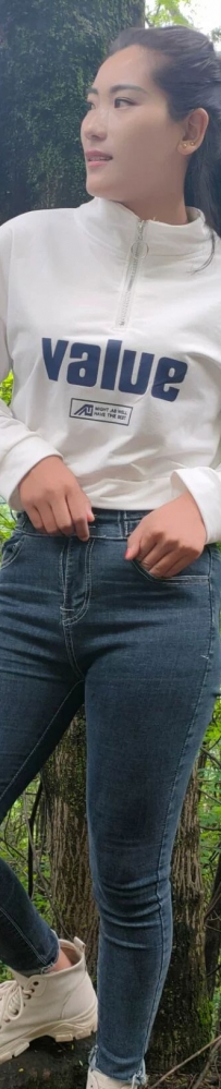 深山林里的好闺蜜美女图片