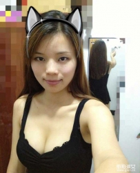隔壁服装店职员丰满诱惑自拍照
