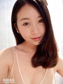 性感少妇的剪刀手自拍