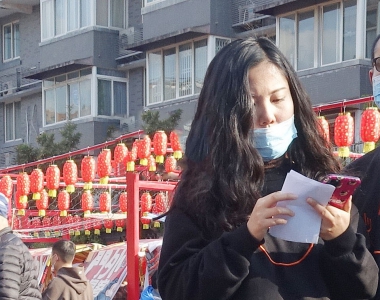 街拍牛仔穿搭圆润裹臀装牛仔美女写真