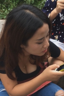 心动的乳沟，谁看到都会忍不住