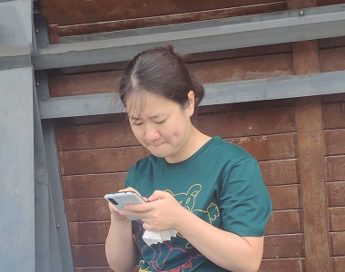 街拍蓝色牛仔裤紧身裤美臀美女