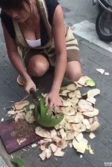 卖椰子的少妇，果然大