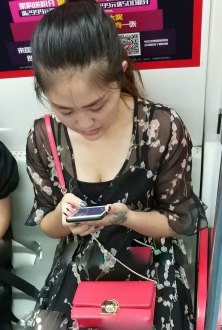 花裙少妇半透明性感裙子