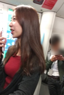 少女侧面看很立体