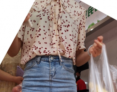 街拍穿搭牛仔长裙裹臀美女写真