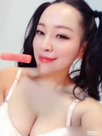 舔冰棍的动作，内心已经融化了