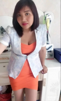 兰蔻的化妆品销售员，是不是都得露点乳沟生意才好啊