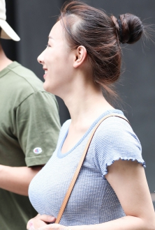 很像梁洛施