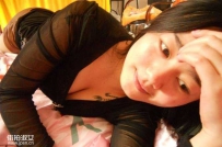 妩媚少妇床上自拍