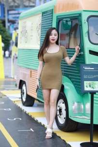 极品红色包臀裙美少妇