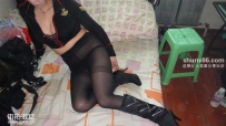 美熟女豹纹睡衣居家自拍性感写真