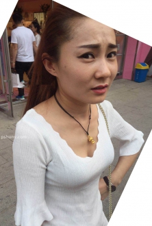 街拍花边短袖美女图片