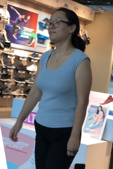 戴眼镜的美熟女