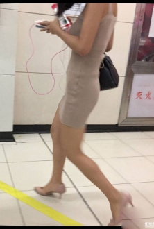 售楼处发现美女身材很好