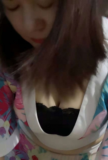 海南风情沐足阁里的丰满技师-3