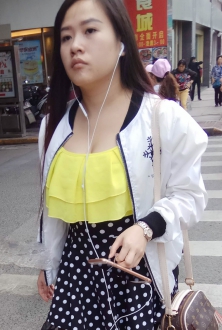 步行街美胸少妇