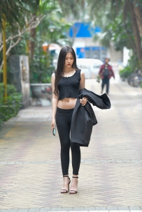 极品黑色瑜伽裤美女高清写真